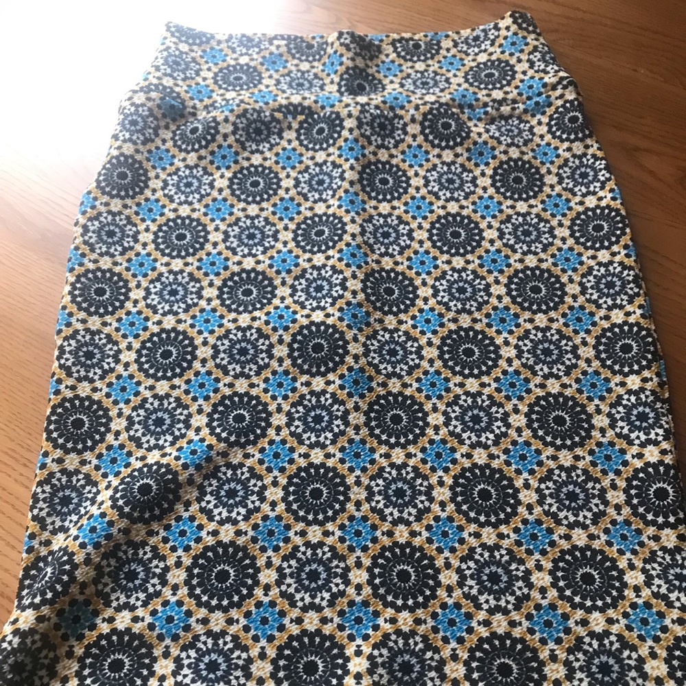 EUC LuLaRoe Cassie Skirt